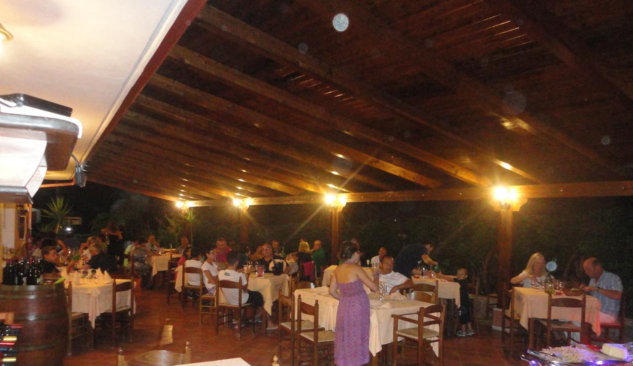 A Turri Rooms And Restourant Capo Vaticano Exterior foto